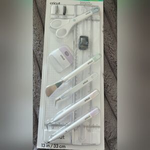 NWT Cricut Essential Tool Set